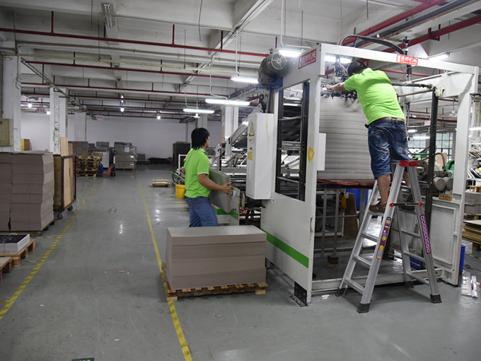 Automatic die cutting machine